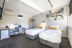 Nightcap at Colyton Hotel