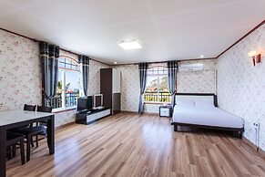 Olleh Windmill Pension & Guesthouse - Hostel