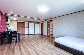 Olleh Windmill Pension & Guesthouse - Hostel