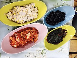 Olleh Windmill Pension & Guesthouse - Hostel