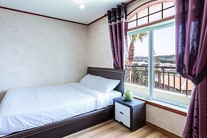 Olleh Windmill Pension & Guesthouse - Hostel