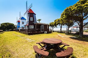 Olleh Windmill Pension & Guesthouse - Hostel