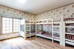 Olleh Windmill Pension & Guesthouse - Hostel