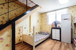 Olleh Windmill Pension & Guesthouse - Hostel