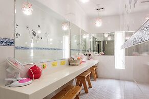 Olleh Windmill Pension & Guesthouse - Hostel