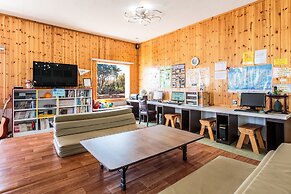 Olleh Windmill Pension & Guesthouse - Hostel