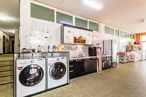 Olleh Windmill Pension & Guesthouse - Hostel