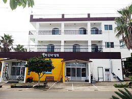 Olleh Windmill Pension & Guesthouse - Hostel