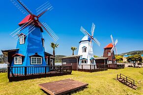 Olleh Windmill Pension & Guesthouse - Hostel