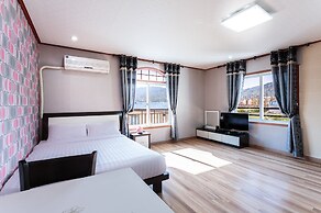 Olleh Windmill Pension & Guesthouse - Hostel