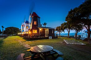 Olleh Windmill Pension & Guesthouse - Hostel