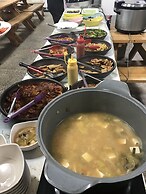 Olleh Windmill Pension & Guesthouse - Hostel