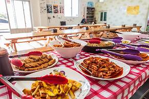 Olleh Windmill Pension & Guesthouse - Hostel