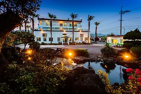 Olleh Windmill Pension & Guesthouse - Hostel