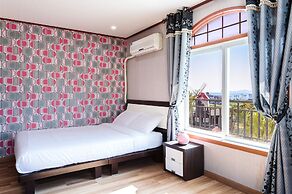 Olleh Windmill Pension & Guesthouse - Hostel