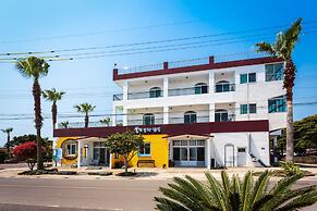 Olleh Windmill Pension & Guesthouse - Hostel