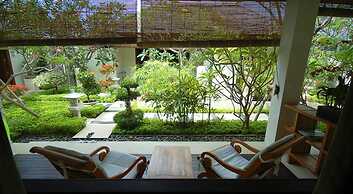 Frangipani Beach Hotel