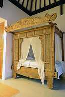 Frangipani Beach Hotel