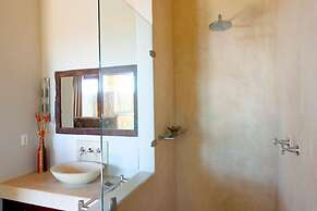 Tamodi Lodge and Stables