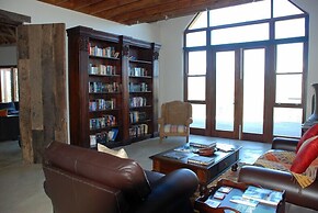 Tamodi Lodge and Stables