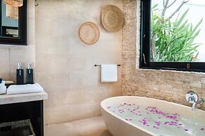 Batu Karang Lembongan Resort & Spa