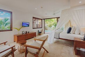 Batu Karang Lembongan Resort & Spa