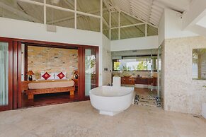 Batu Karang Lembongan Resort & Spa