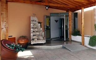 Petsas Apartments & Tavern