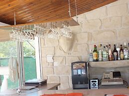 Petsas Apartments & Tavern