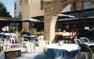 Petsas Apartments & Tavern