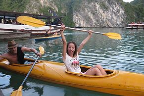 Pelican Halong Cruise