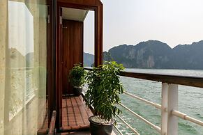 Pelican Halong Cruise