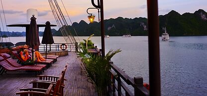 Pelican Halong Cruise