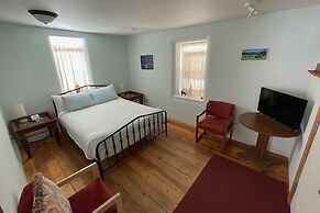 SnowMansion Taos Adventure Lodge