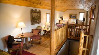 SnowMansion Taos Adventure Lodge