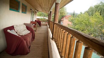 SnowMansion Taos Adventure Lodge