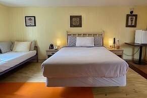 SnowMansion Taos Adventure Lodge