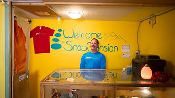 SnowMansion Taos Adventure Lodge