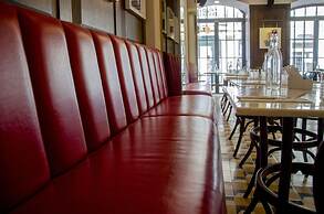 Browns Central Hotel