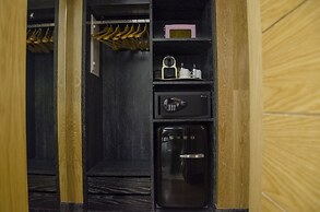 Browns Central Hotel