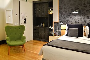 Browns Central Hotel