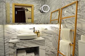 Browns Central Hotel