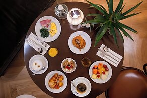 Browns Central Hotel