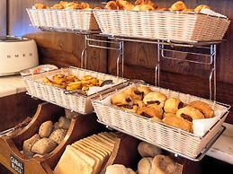 Browns Central Hotel