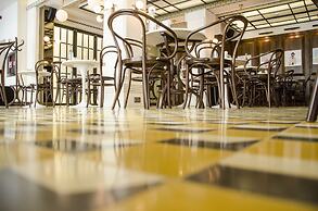 Browns Central Hotel