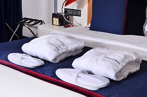 Browns Central Hotel