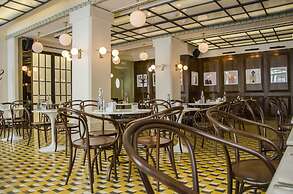 Browns Central Hotel