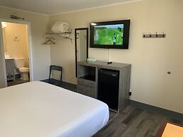 The Coastal Inn and Suites