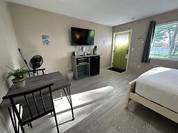 The Coastal Inn and Suites