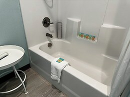 The Coastal Inn and Suites